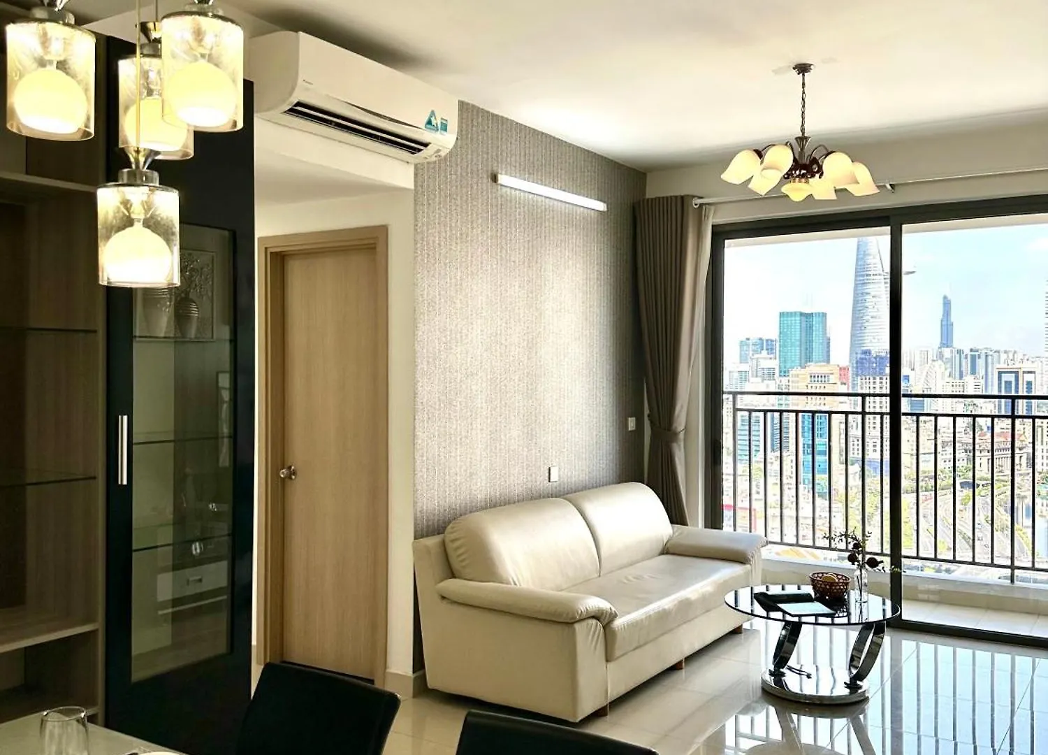 아파트 Casa Par Grand Suites - High-Class And Central Location 호치민