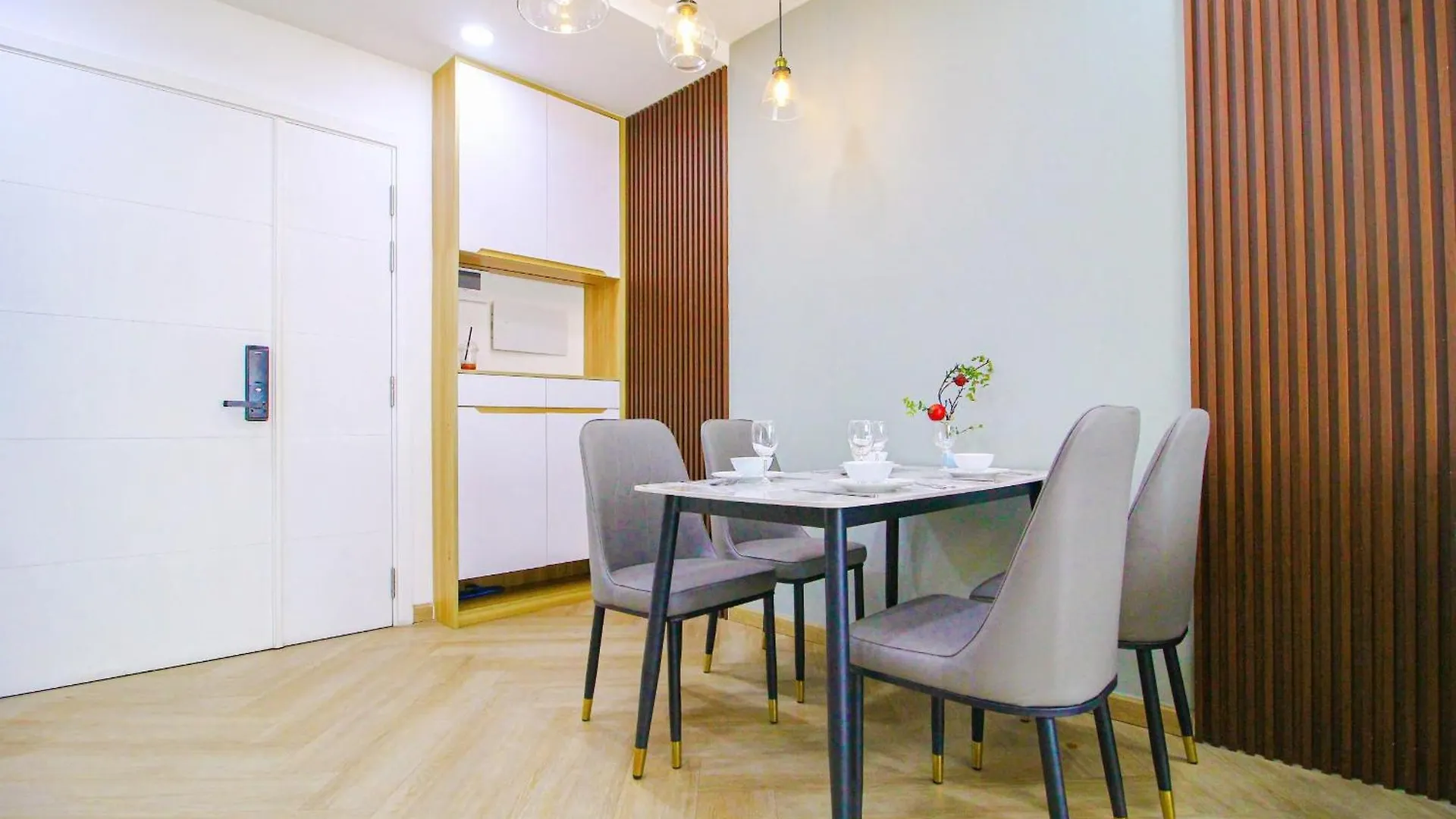Casa Par Grand Suites - High-Class And Central Location 호치민 0*,  베트남