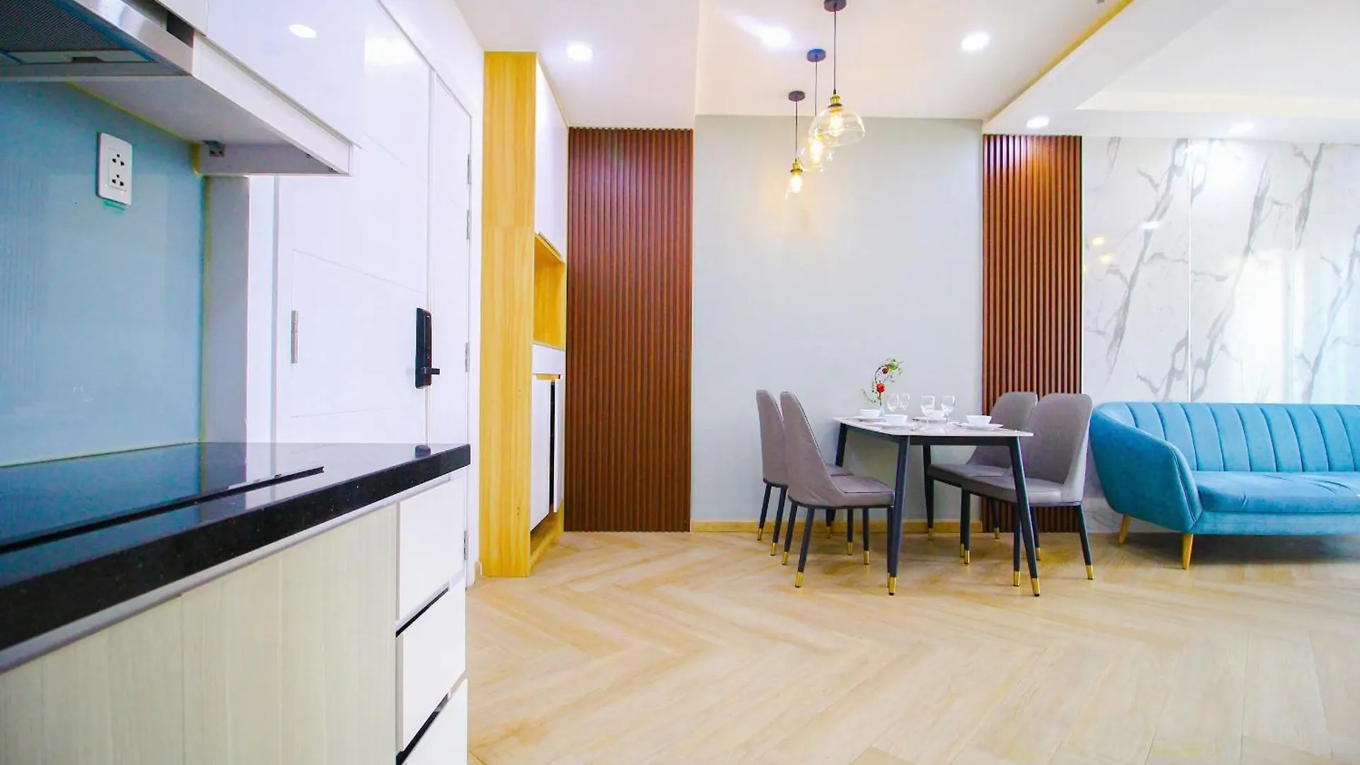 아파트 Casa Par Grand Suites - High-Class And Central Location 호치민